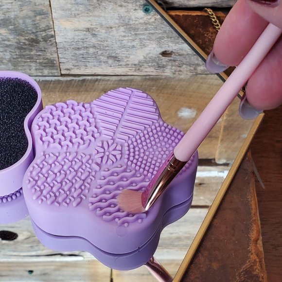 Silicone Makeup Brush Cleaning Pads - Lavender - Set of 2 - Flower - Picture 2 of 6